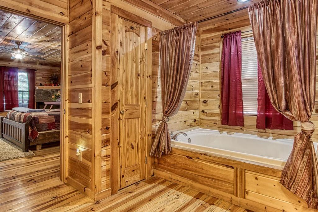 Always Kiss Me Goodnight- Hot Tub, You Get 1089 Of Free Area Attraction Tickets For Each Paid Day! 鸽子谷 外观 照片
